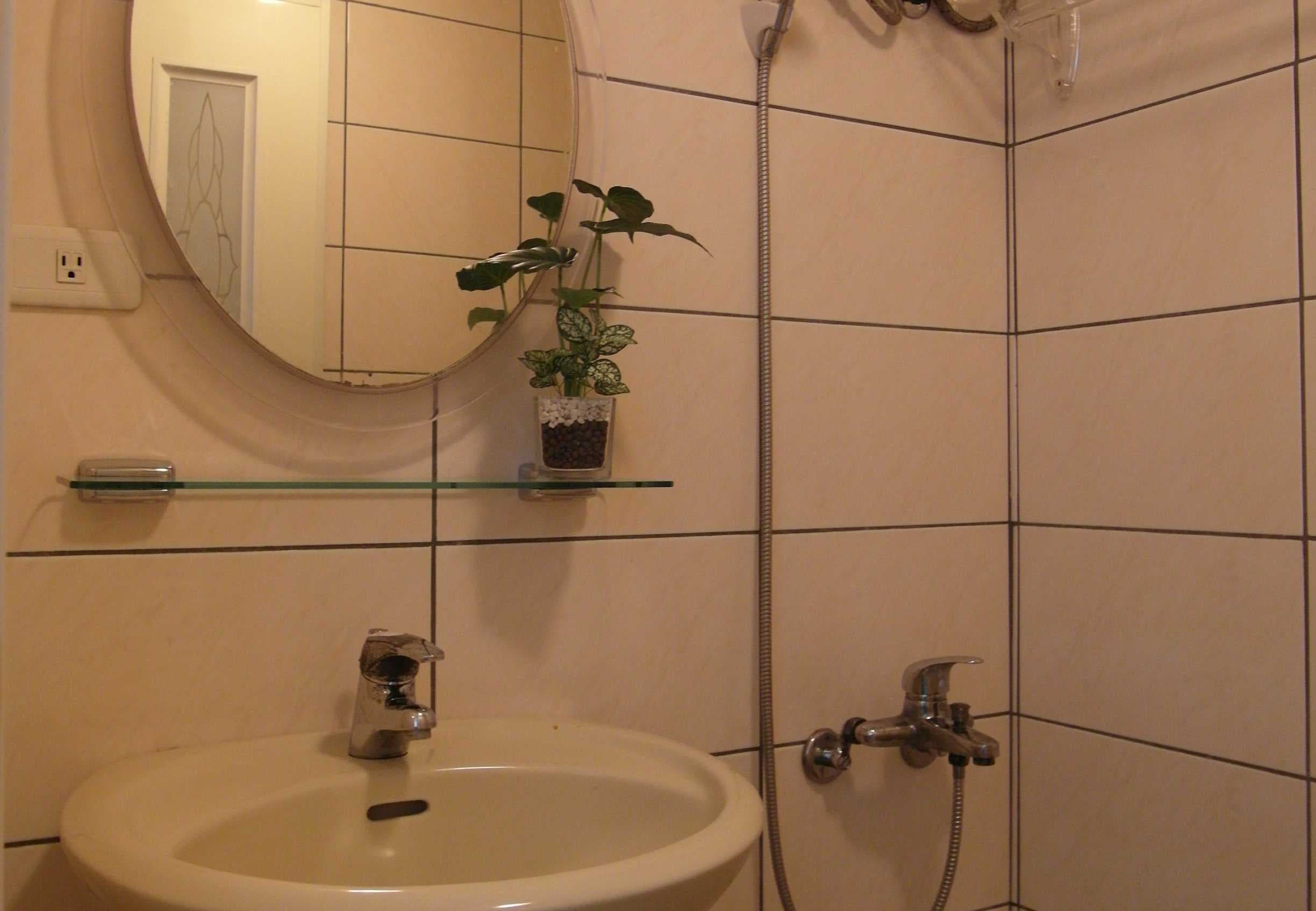 #招租 #招租 轉租 台中東海商圈 限學生 - Image 3