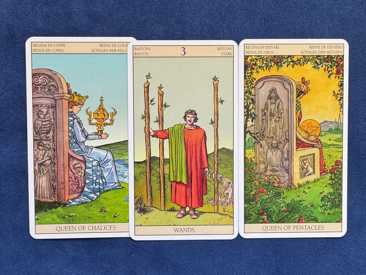 期待每次跟妳的見面，儘管會陷入三角關係的窘境。」 兩個皇后中間隔著一張權杖三，錢幣皇后的思維是比較實際的，而聖杯皇后柔情似水瀑的感情 無處奔流，因為對方背對著她，看向手中的錢幣，這象徵錢幣皇后極為重視手邊已擁有的人事物，她是安於現狀的，並沒有勇氣接受聖杯 ...