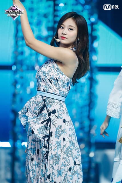 TWICE 周子瑜 Tzuyu KBS歌謠大祝祭特別合作舞台Miss A- Hush - 追星板 | Dcard