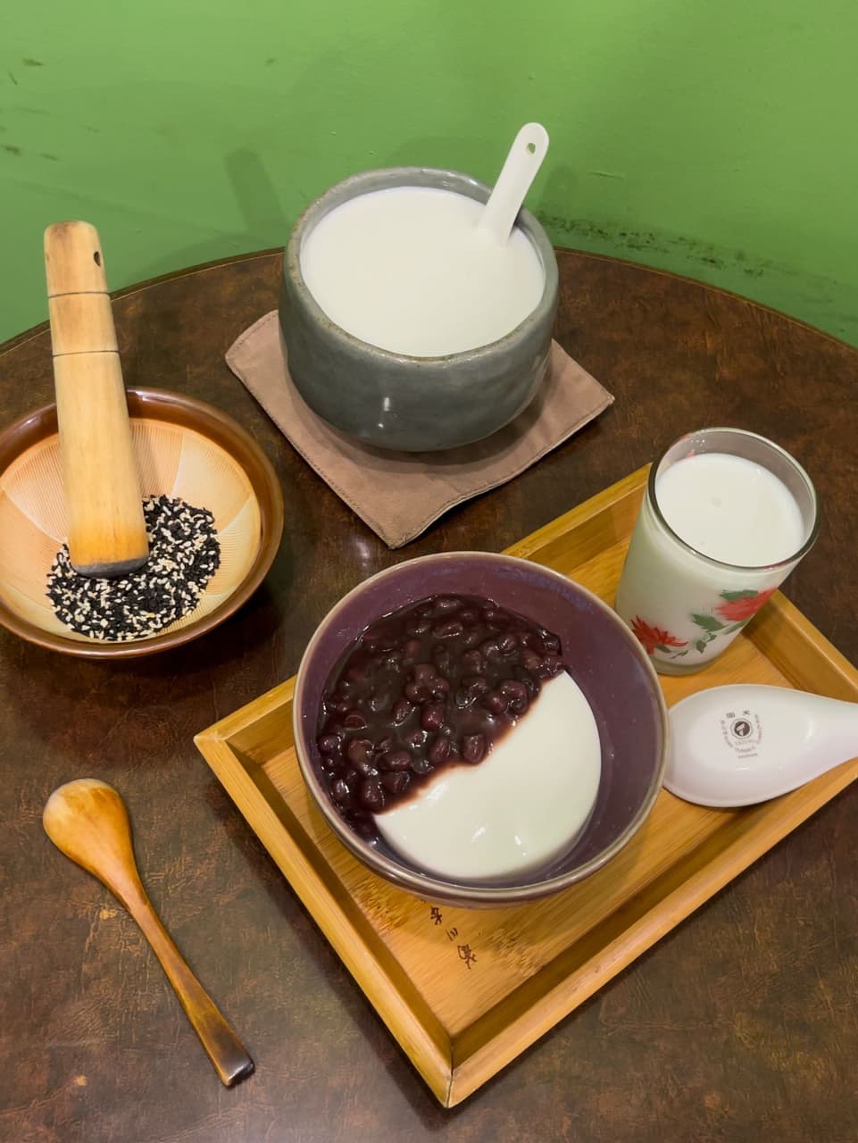 台中|巷弄隱藏美食 純天然杏仁茶 一中街商圈 三時茶房 - 有什麼好吃好玩好用 (@qqyuuuuu) | Dcard