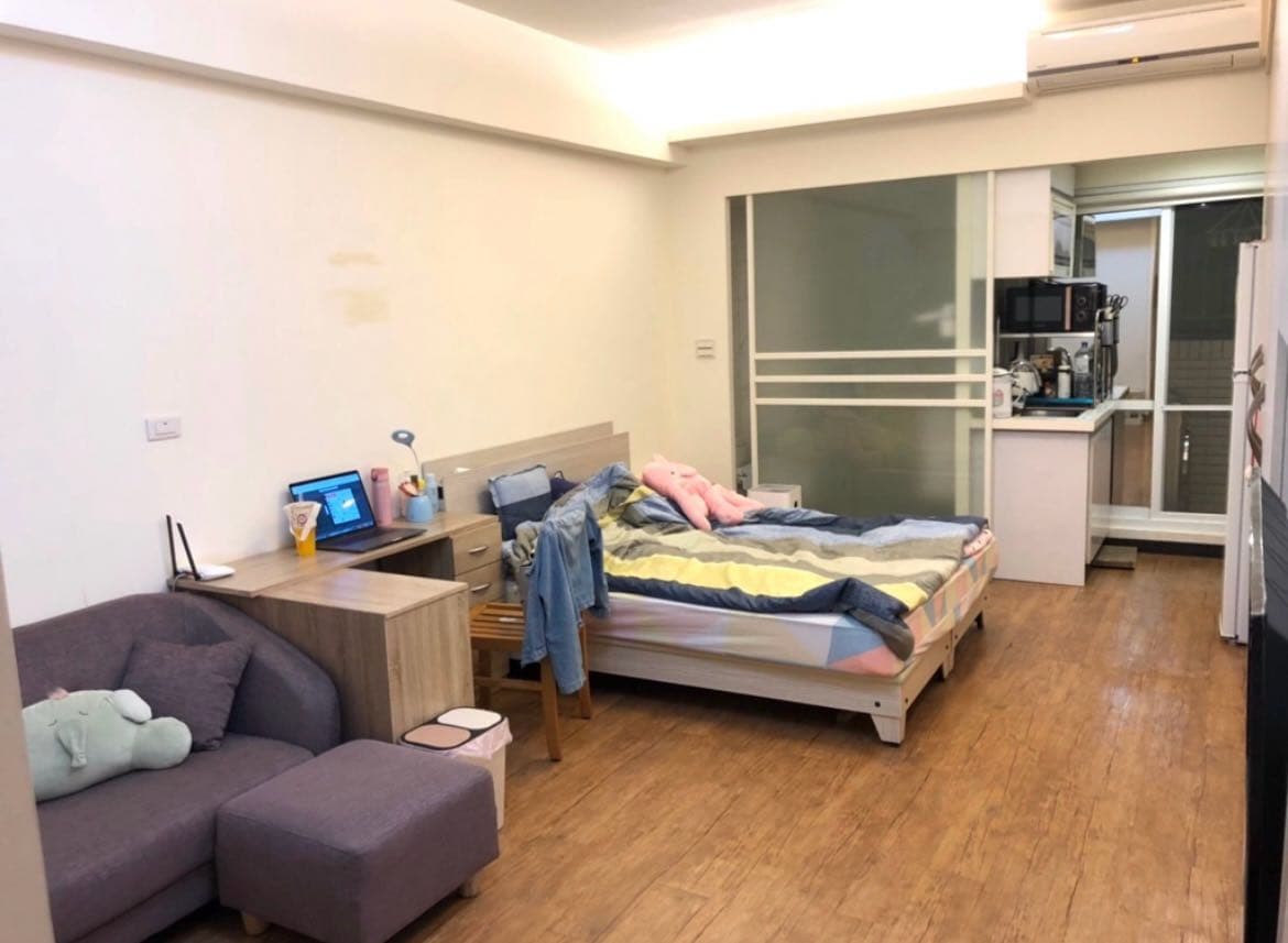 #招租 #房東自租 新北中和景安捷運站 社區管理獨立門牌大套房 可貓 可開伙 有陽台 - Image 5