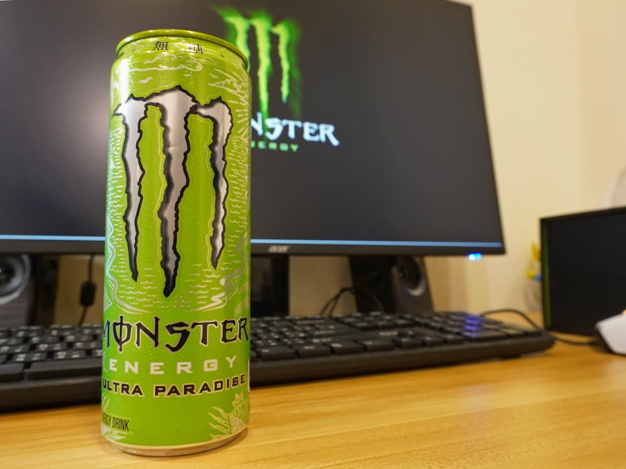 綠色浪潮強勢來襲，來瓶＜魔爪Monster Energy Ultra Paradise＞，不只清爽無負擔，同時極速充滿你全身能量！ - 小小鄔 ...