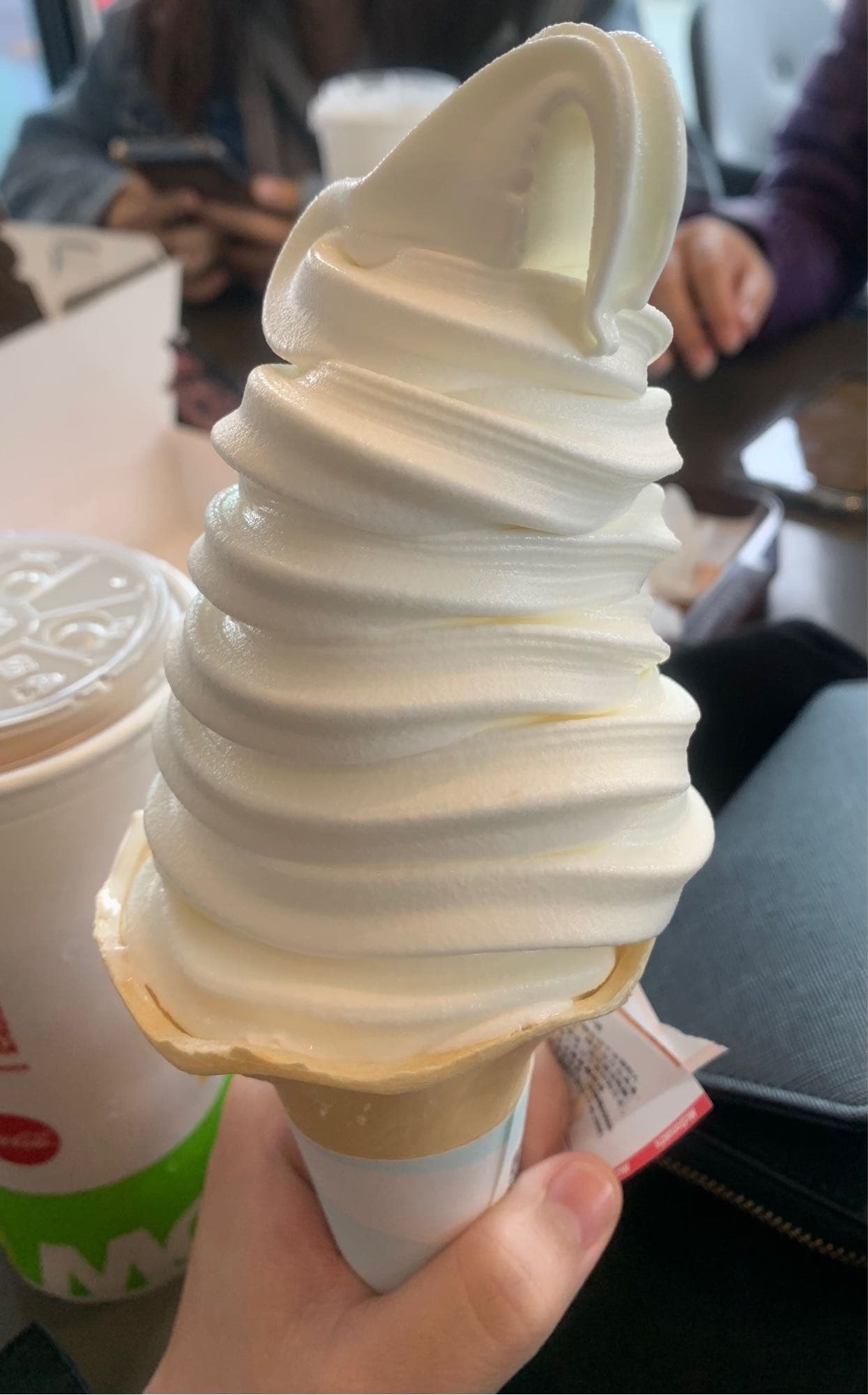 這是正常大蛋捲冰淇淋大小嗎？ - 有趣板| Dcard