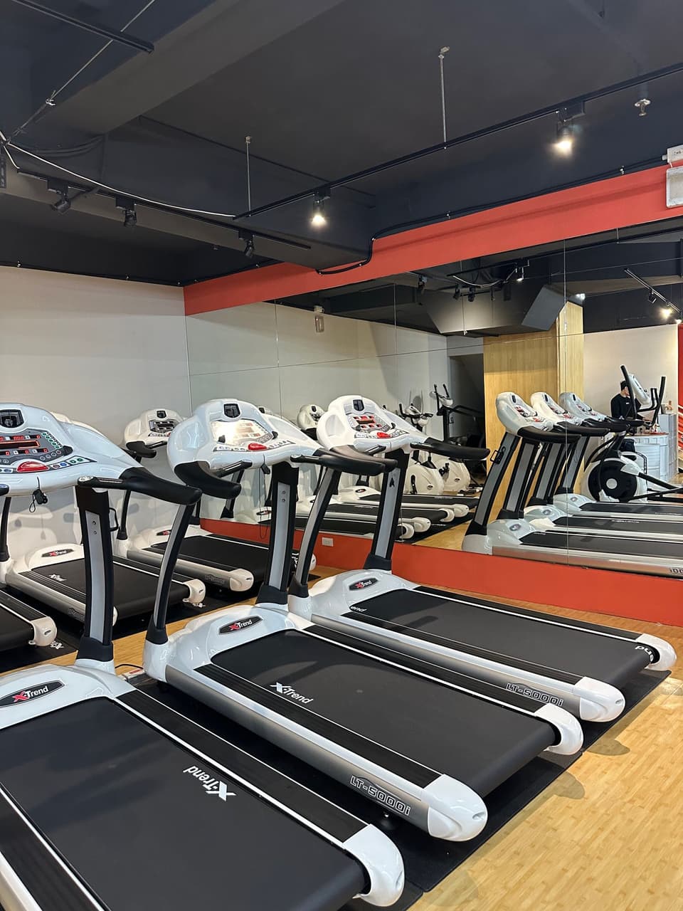 情報安坑終於有健身房了！ - 健身板| Dcard