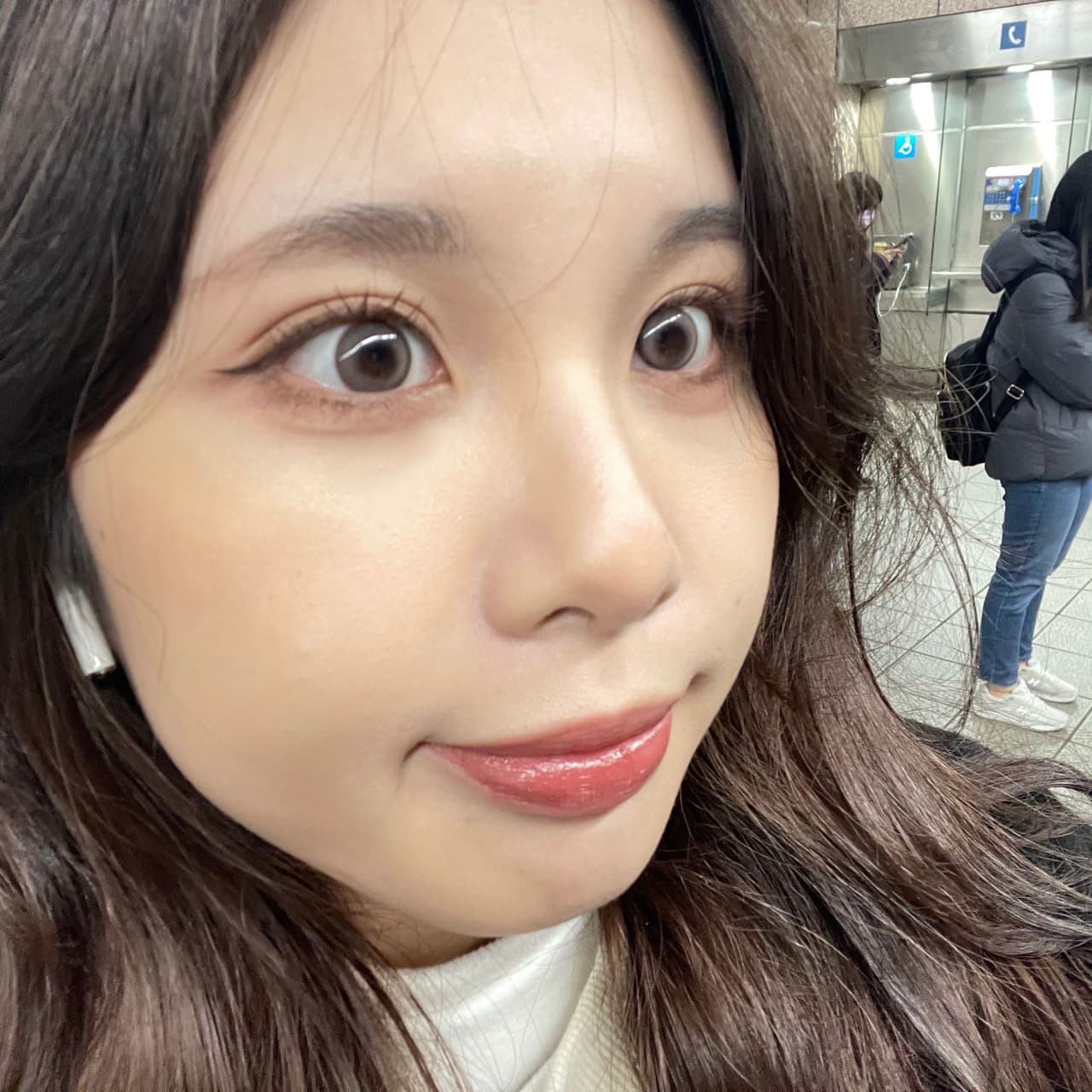 #實戴 Chuu 月光棕&奶油灰 自然混血感輕鬆拿捏😍 - 隱形眼鏡板 | Dcard