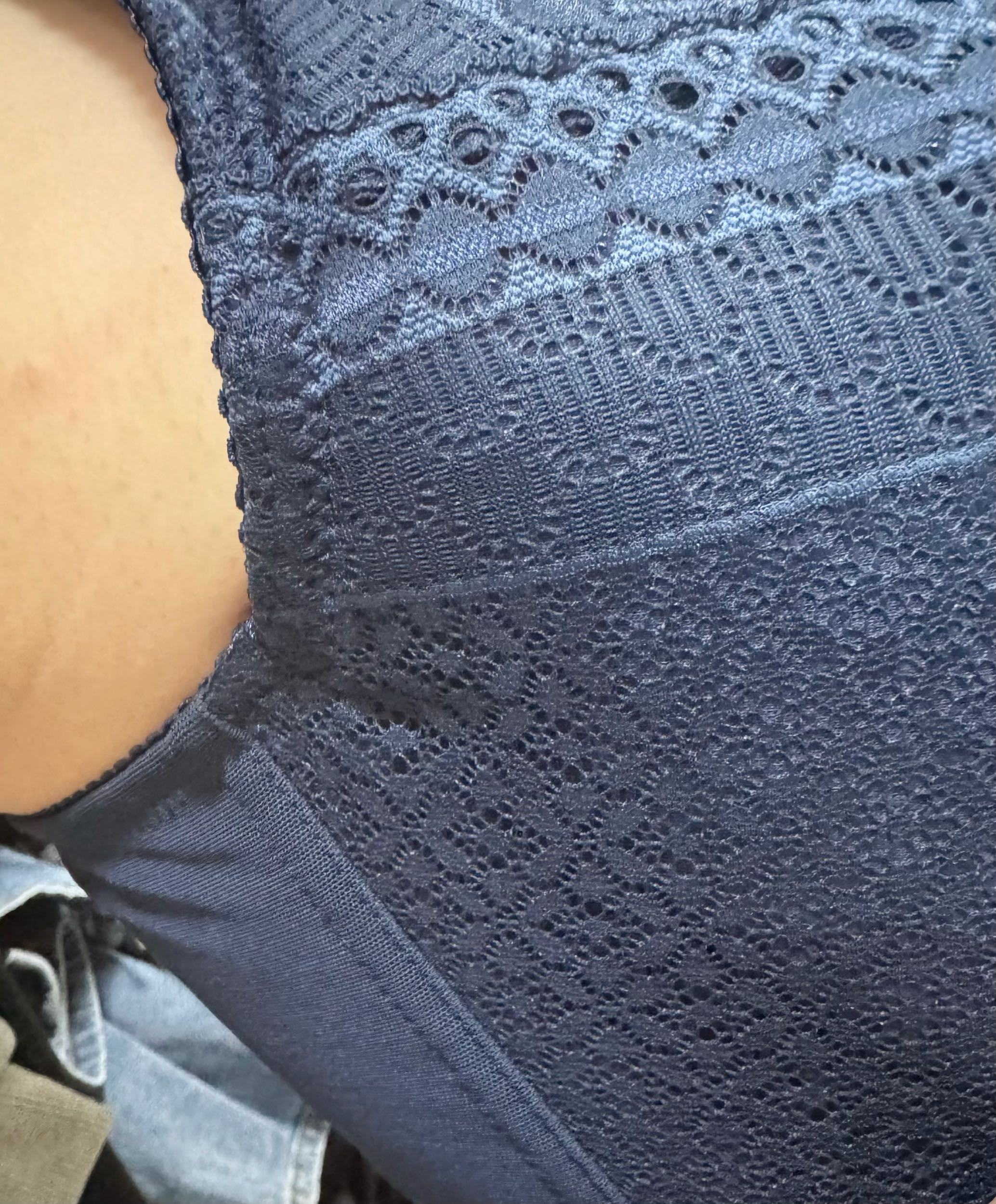 玉如阿姨内衣的两面性- 性感评论、情色网站热议与内衣的私密体验