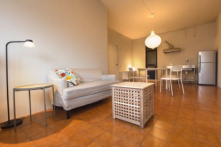 #招租 #招租 西園醫院旁/龍山寺捷運15分鐘/周遭完善生活機能
地址：萬華西園路二段225巷 ( 西園醫院旁 ) - Image 1