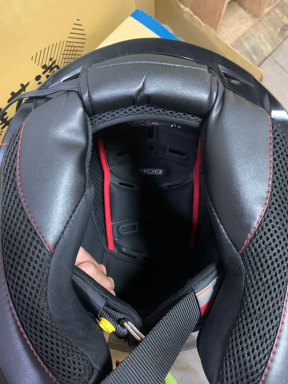 Sol sf6 獨角獸內襯皮革裂開- 機車板| Dcard