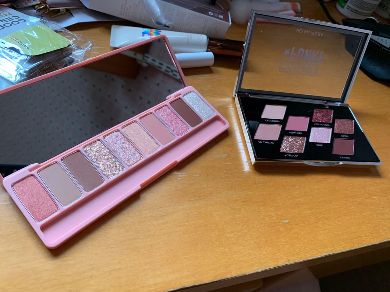 Etude House 粉紅香檳盤和Holika Holika 眼影盤刷色 美妝板 Dcard