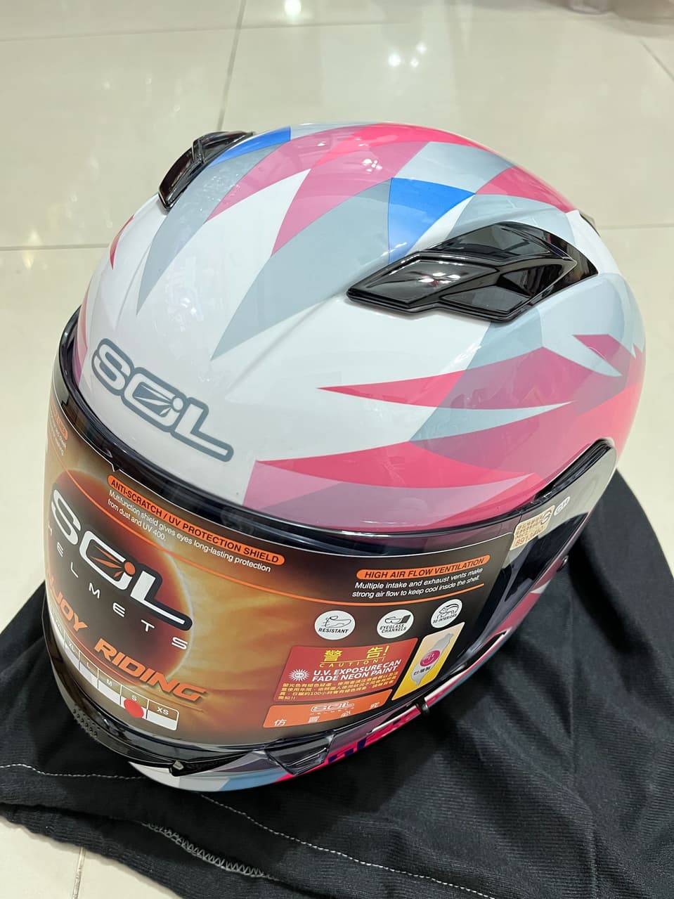 選購第一次買全罩麻煩大家幫忙選！（內有選項） - 機車板| Dcard