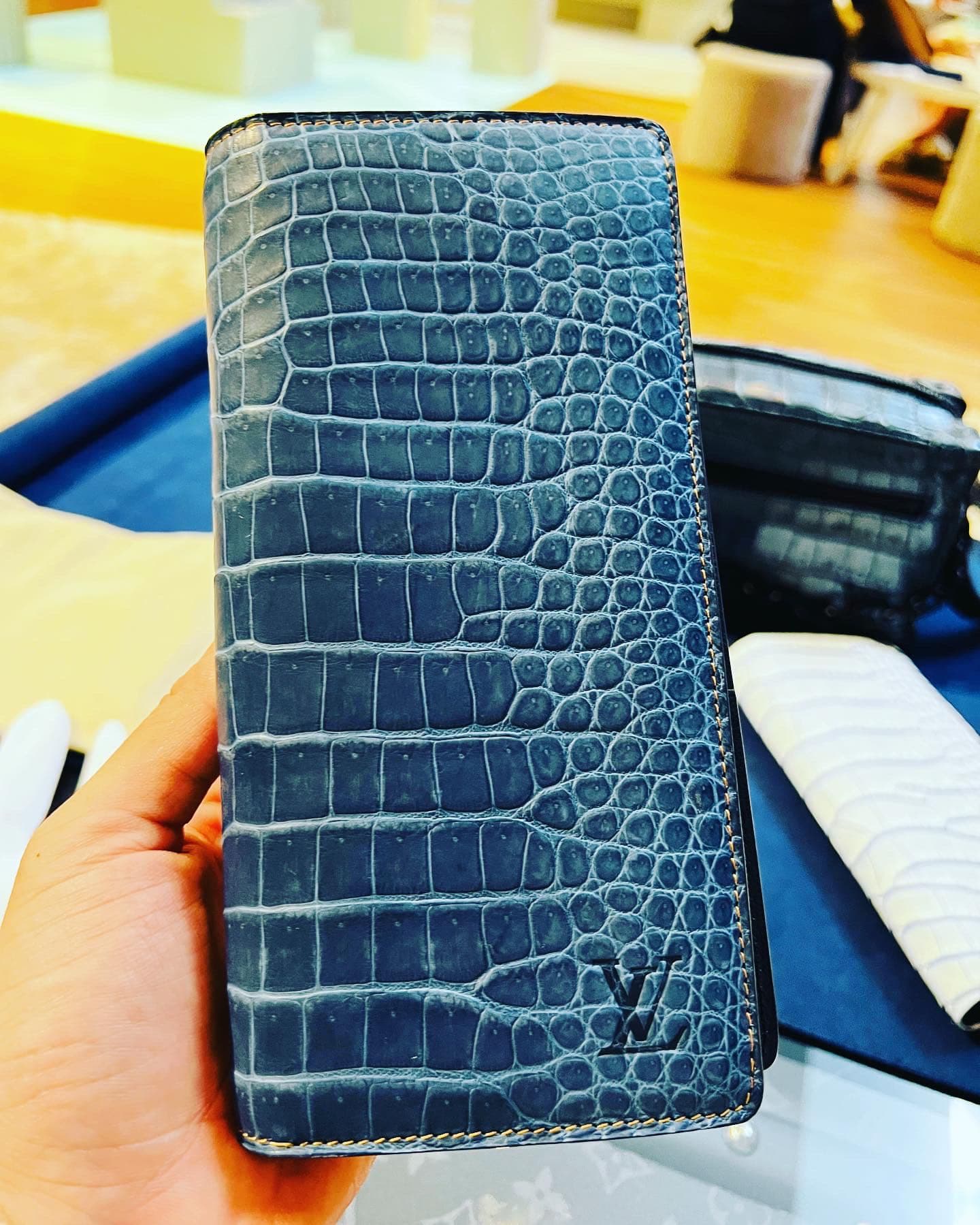 開箱LV台中珍稀皮革展+鱷魚皮長夾分享- 精品板| Dcard