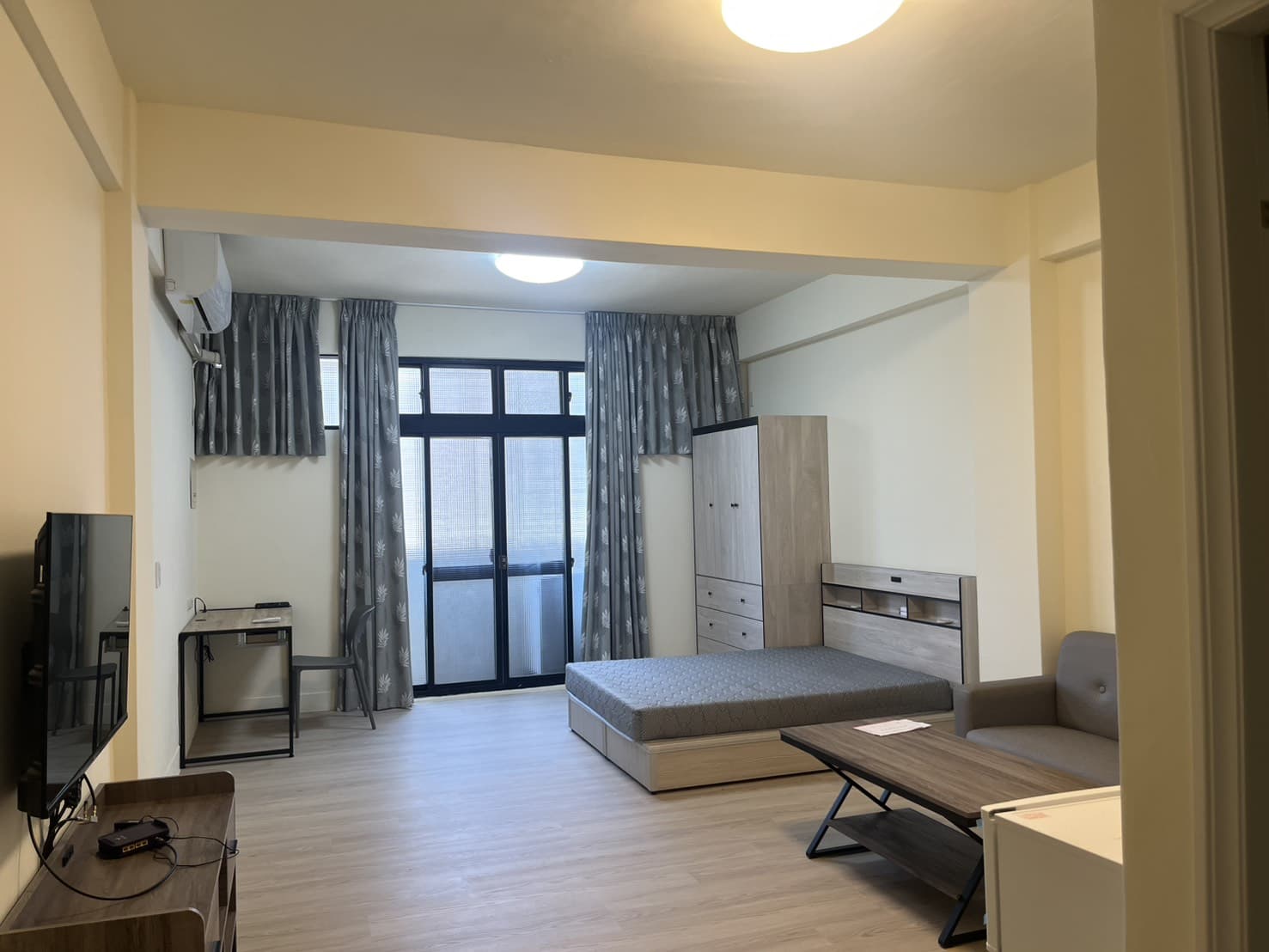 #招租 台中西區大忠街 16坪套房 求好租客~~ - Image 1