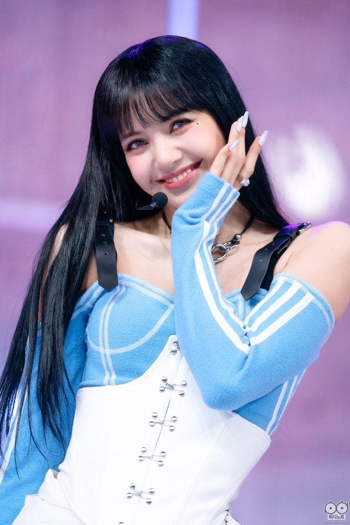 #分享 LISA人氣歌謠舞台花絮照💗 - BLACKPINK板 | Dcard