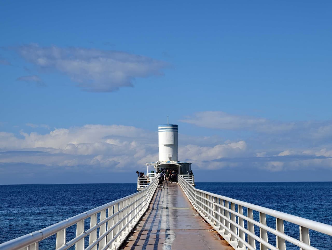 無聊跑去沖繩騎機車...feats. vivo X300 Pro 無聊跑去沖繩騎機車...feats. vivo X300 Pro