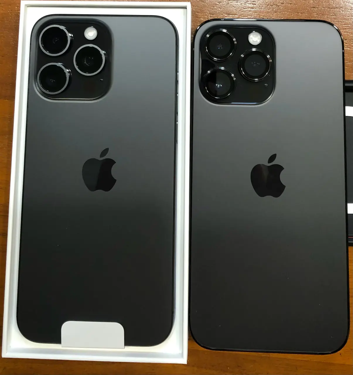 原PO拿出iPhone 14 Pro Max做比較。( 圖 / 翻攝自Dcard )