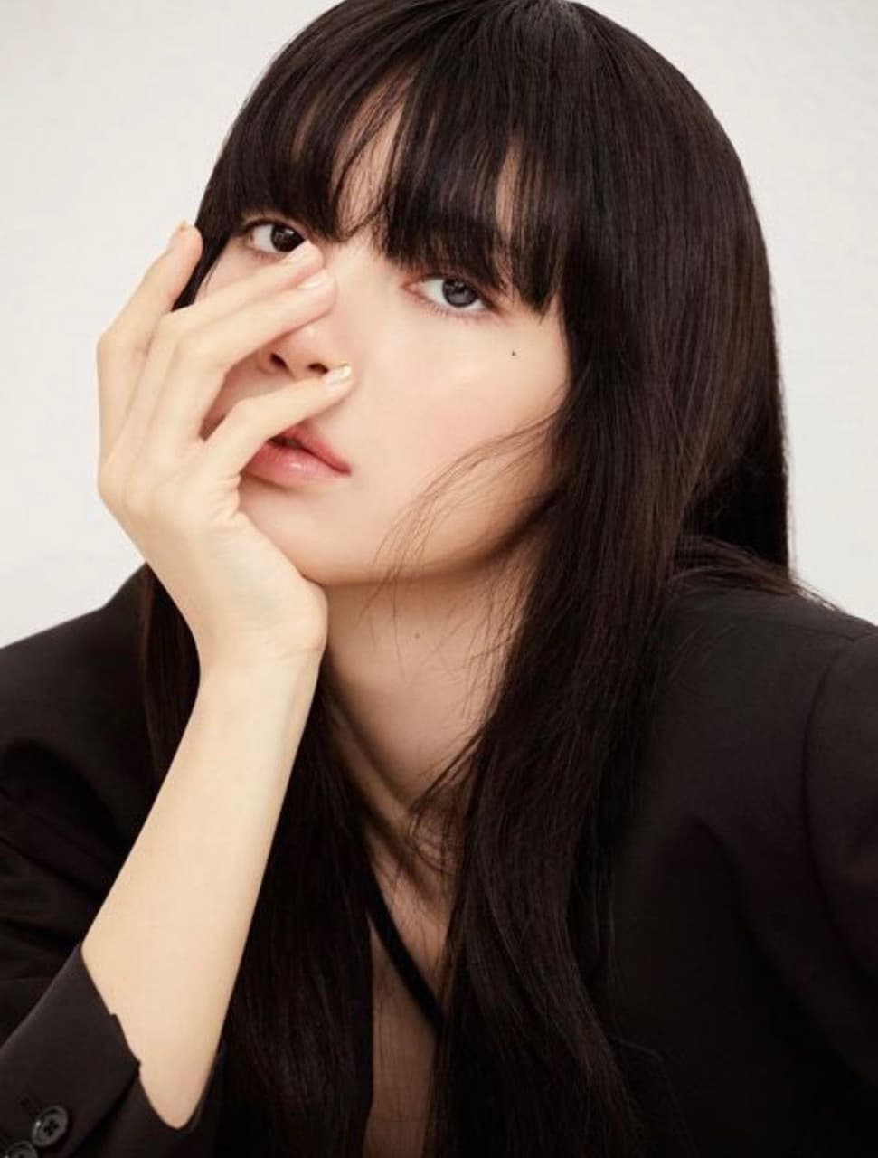 #時尚 LISA登上日本《ELLE》23年/02月刊封面 - BLACKPINK板 | Dcard