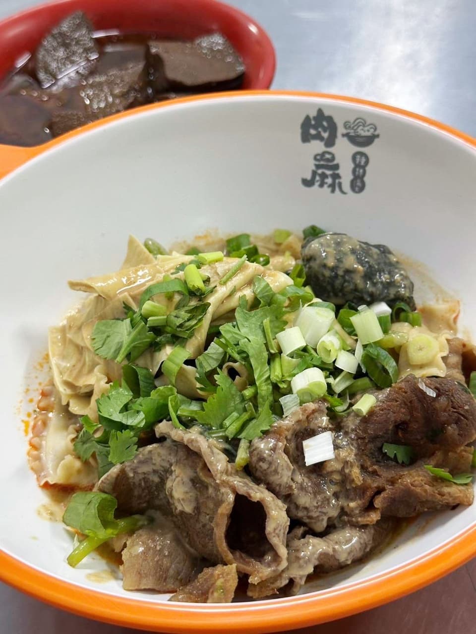 小琉球肉麻辣拌燙招牌辣乾拌與麻辣鴨血