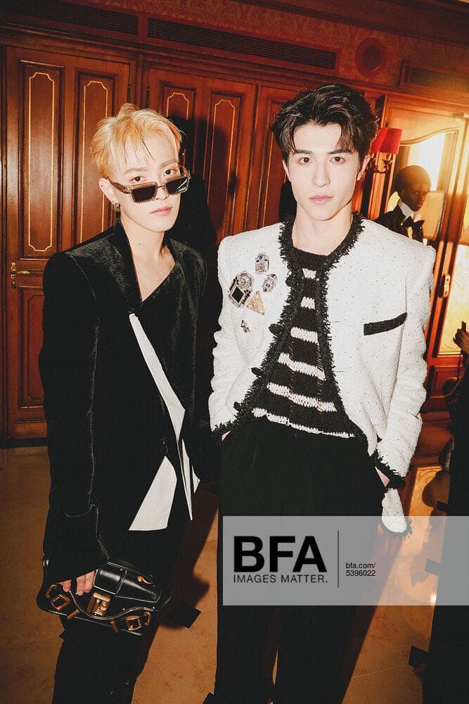 #分享 ATEEZ金弘中受Balmain創意總監之邀出席巴黎時裝週 - 追星板 | Dcard
