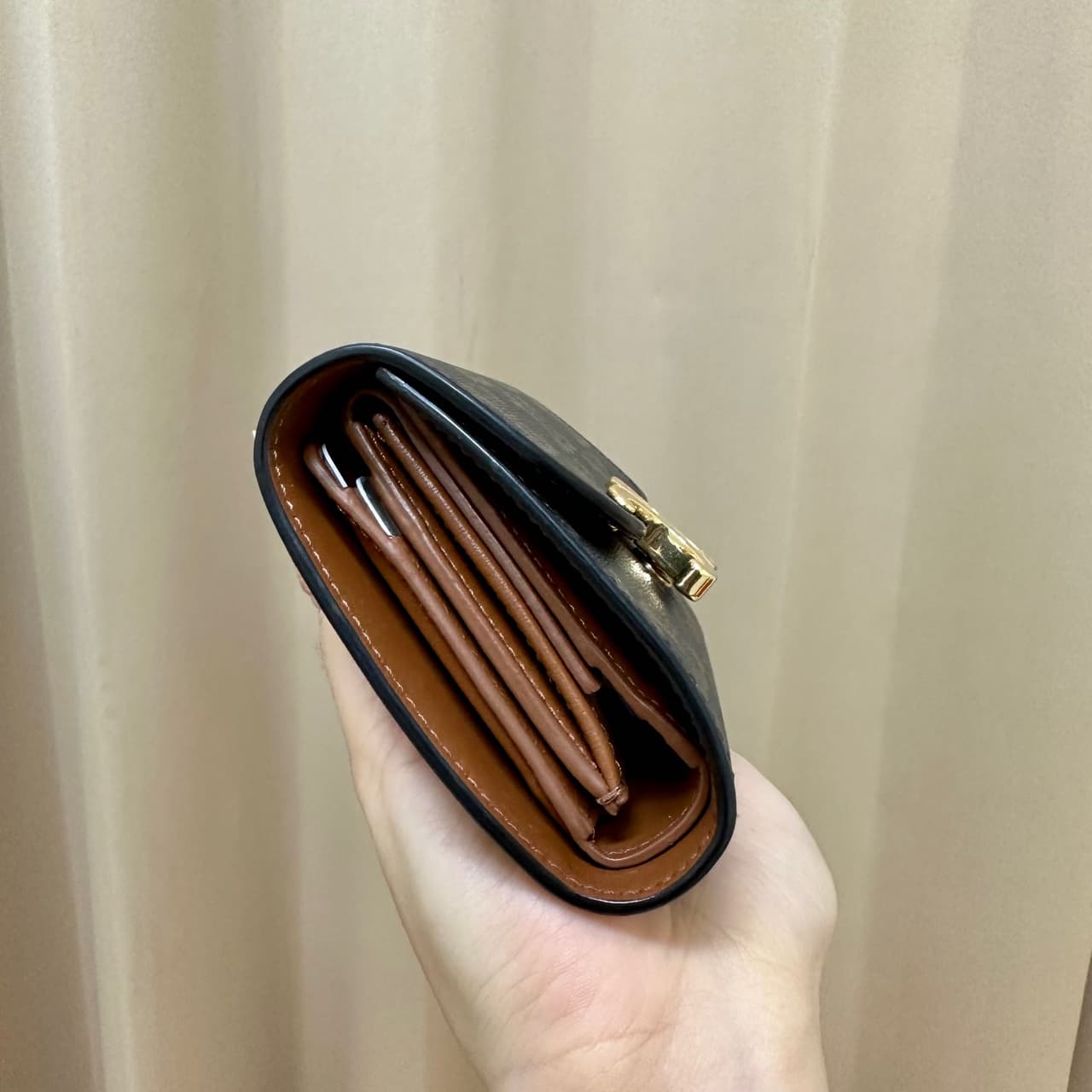 #開箱 #分享 CELINE凱旋門金扣老花短夾！ - 精品板 | Dcard