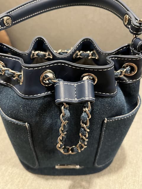 S'AIME 牛仔ping接鏈條水桶包 バケツ型ショルダーバッグ/送料込 S'AIME 牛仔拼接/皮革抽繩鍊條水桶包| 蝦皮購物