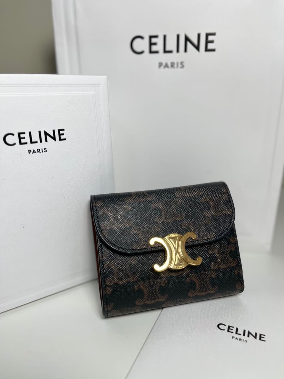 #分享 一眼就愛上！Celine老花凱旋門短夾 - 精品板 | Dcard